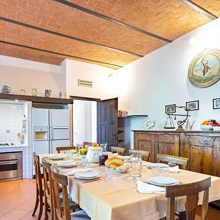 Villa Tenuta Contessa Chiara 17, Emma Fontanile