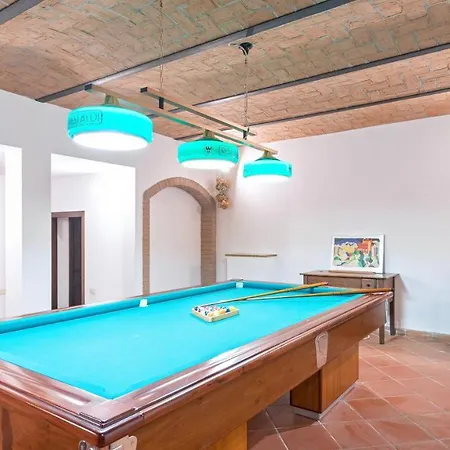 Villa Tenuta Contessa Chiara 17, Emma Fontanile