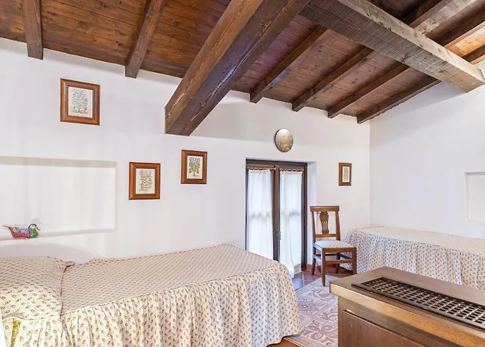 Tenuta Contessa Chiara 17, Emma Villa